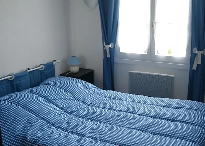 Holiday home Maisonnette Pres De La Pour 6 Pers. - Fr-1-823-119