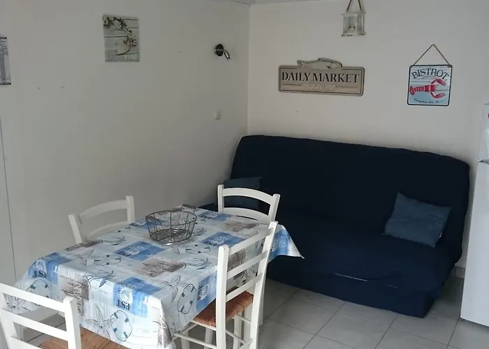 Maisonnette Pres De La Pour 6 Pers. - Fr-1-823-119