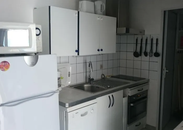 Maisonnette Pres De La Pour 6 Pers. - Fr-1-823-119 Holiday home *